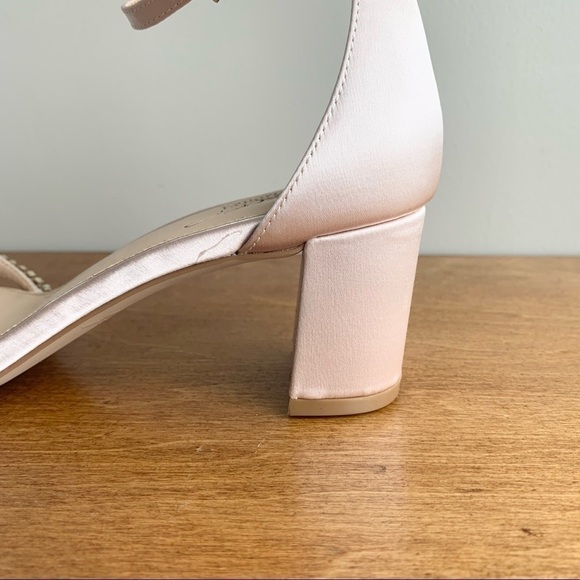 Jewel BADGLEY MISCHKA Joanne Ankle Strappy Block Low Heel Satin Open Toe - Picture 15 of 16